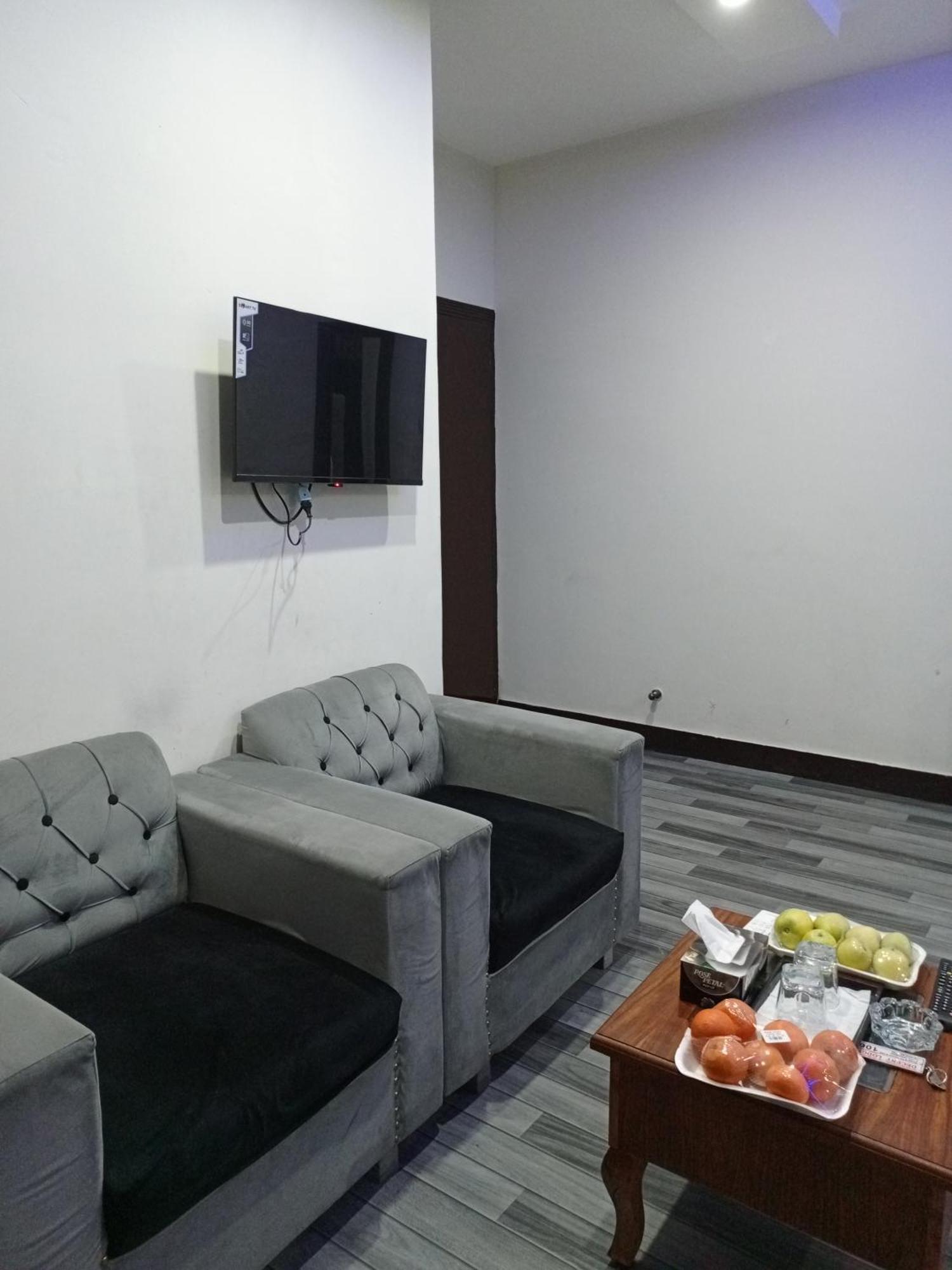 Decent Lodge Guest House Ισλαμαμπάντ Εξωτερικό φωτογραφία