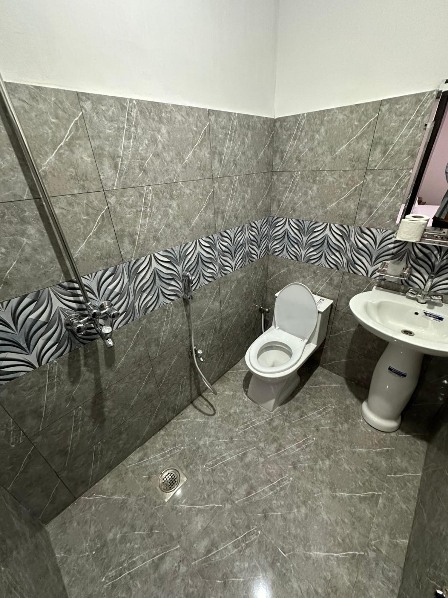 Decent Lodge Guest House Ισλαμαμπάντ Εξωτερικό φωτογραφία