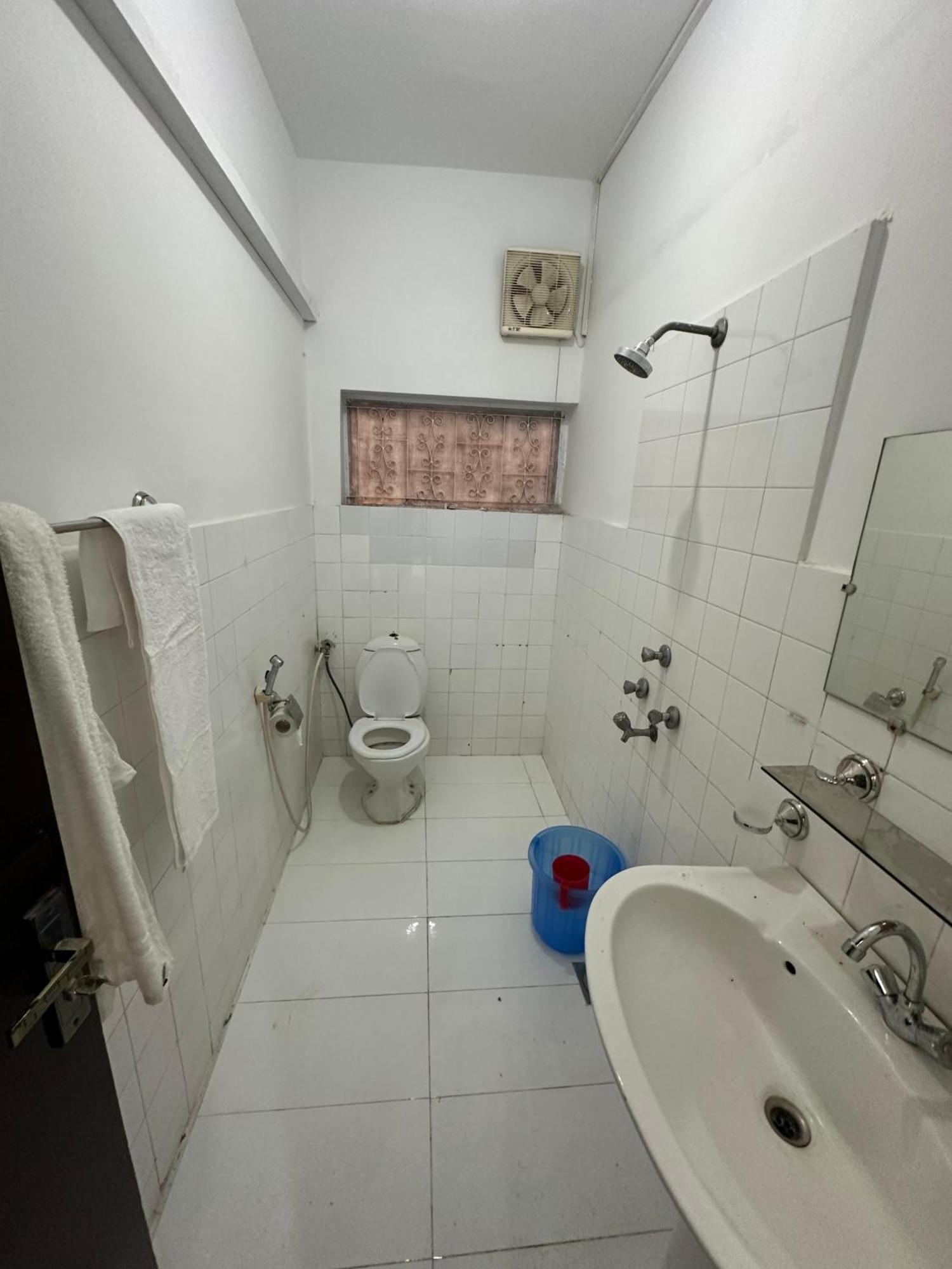 Decent Lodge Guest House Ισλαμαμπάντ Εξωτερικό φωτογραφία