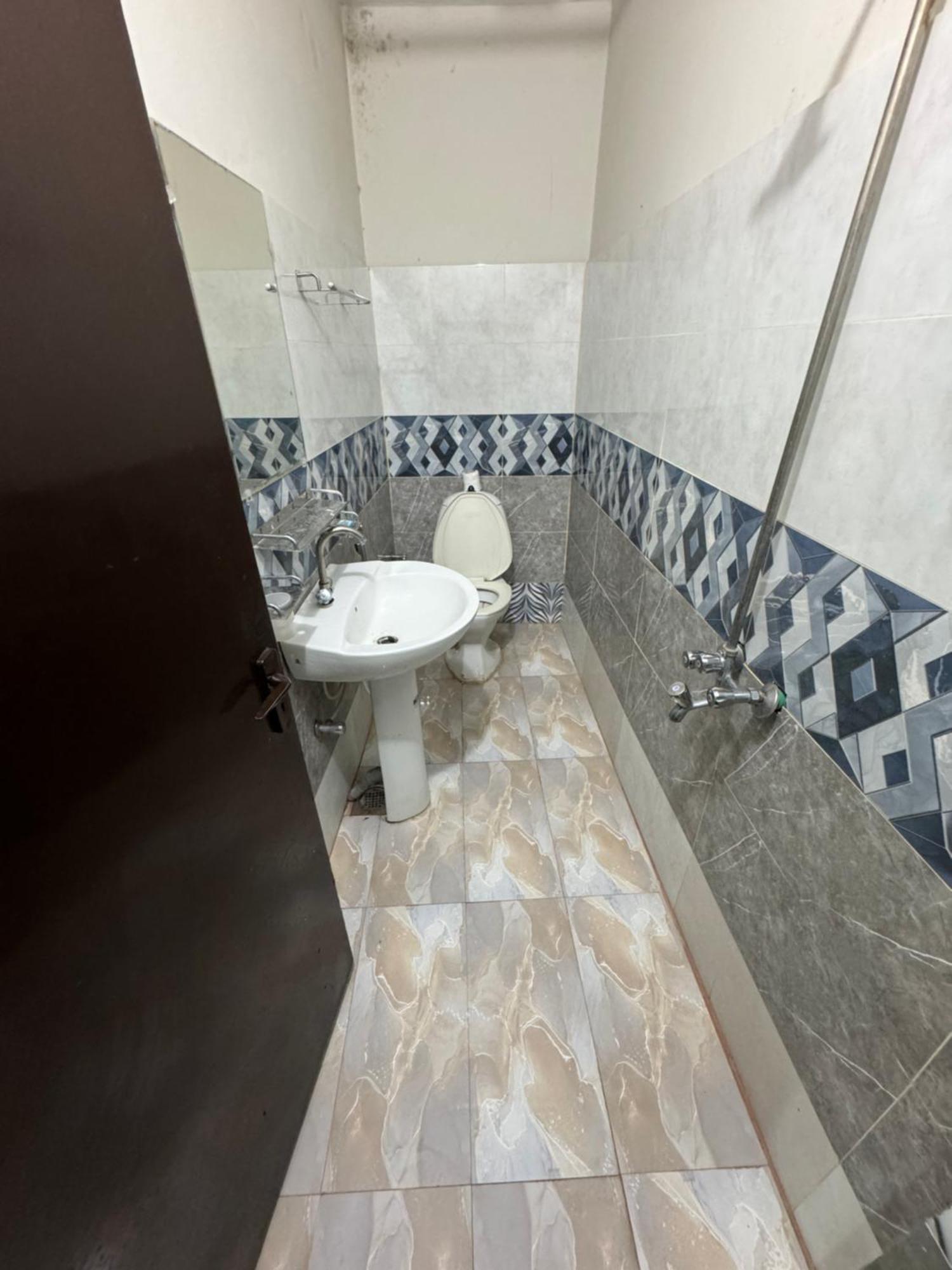 Decent Lodge Guest House Ισλαμαμπάντ Εξωτερικό φωτογραφία