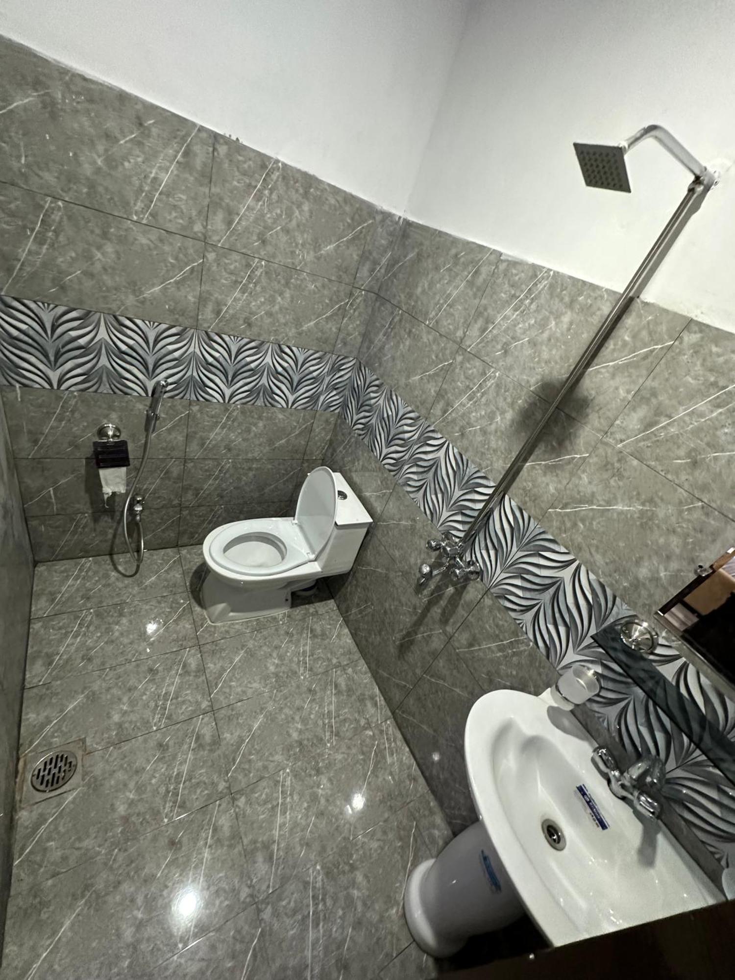 Decent Lodge Guest House Ισλαμαμπάντ Εξωτερικό φωτογραφία
