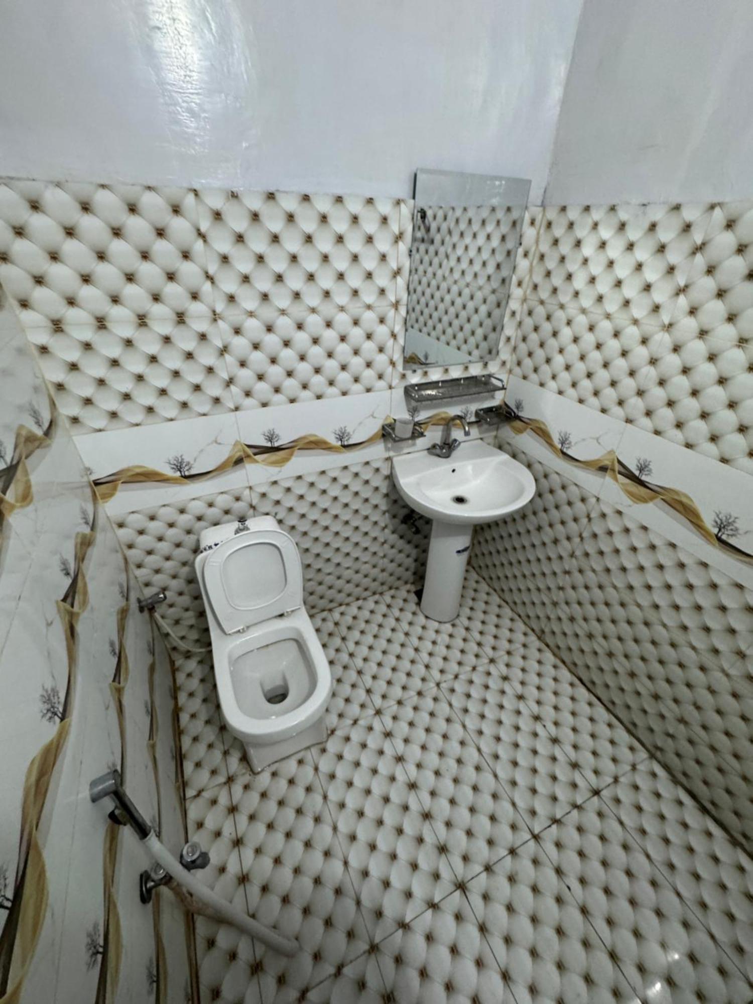 Decent Lodge Guest House Ισλαμαμπάντ Εξωτερικό φωτογραφία