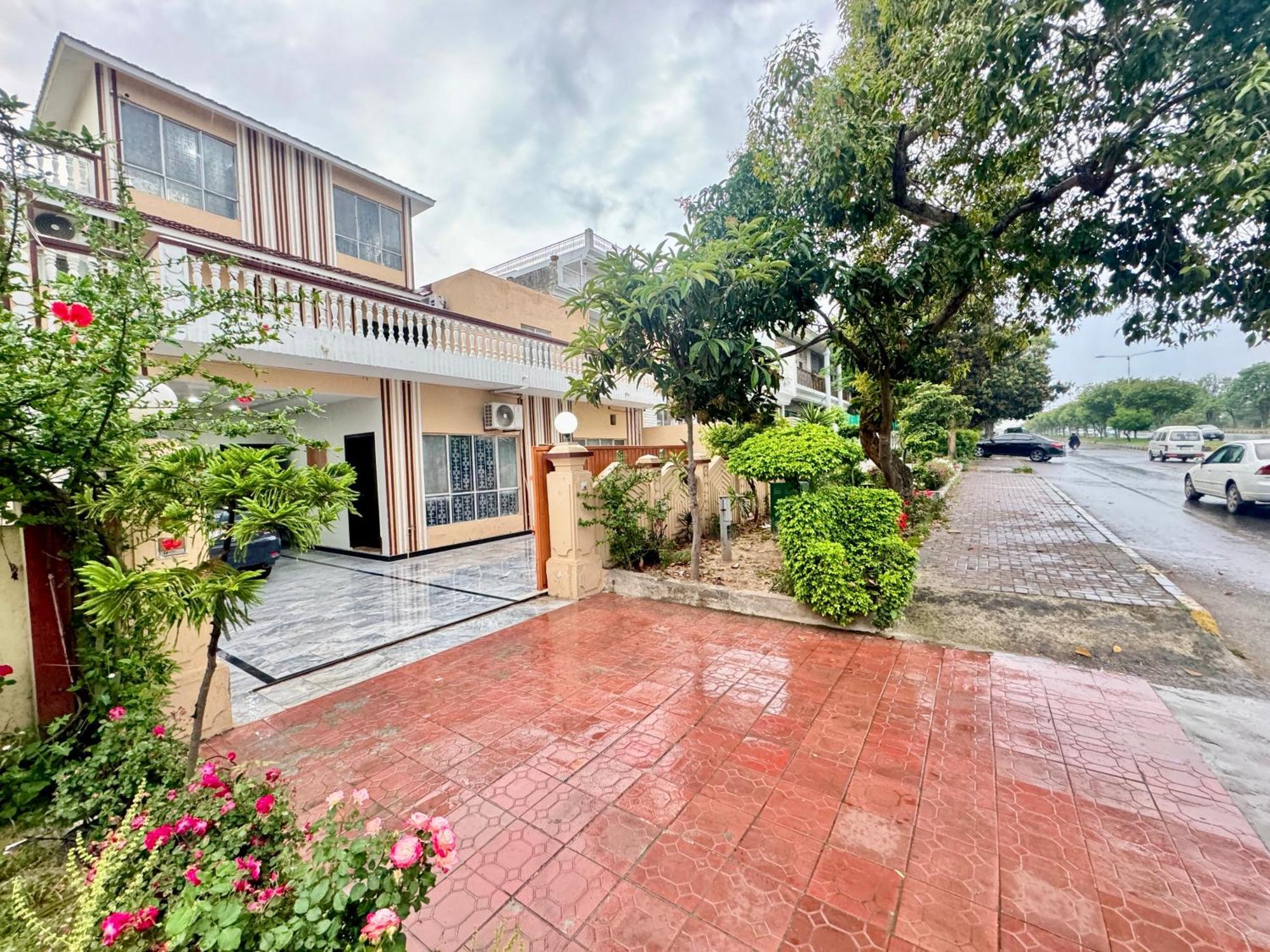 Decent Lodge Guest House Ισλαμαμπάντ Εξωτερικό φωτογραφία