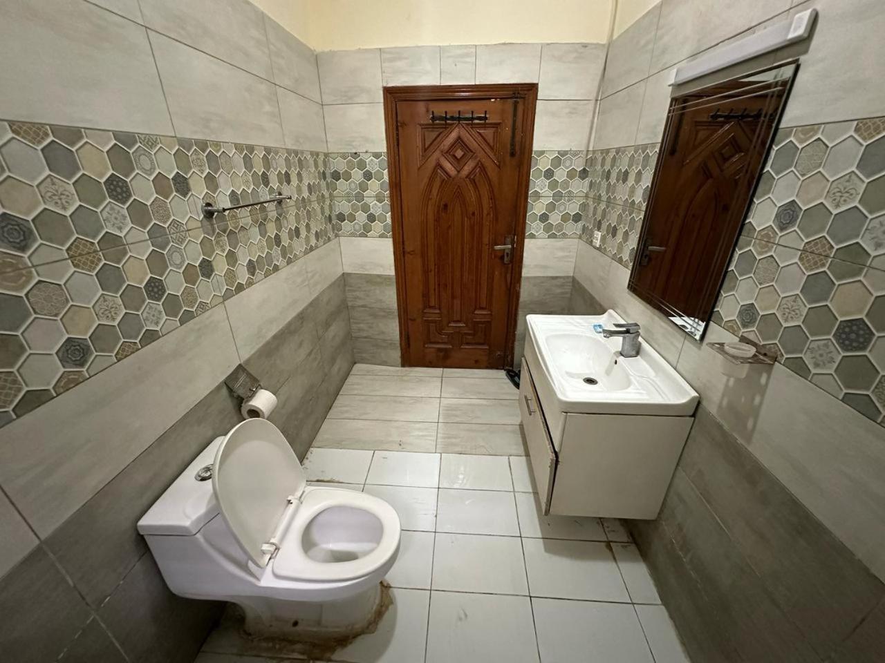 Decent Lodge Guest House Ισλαμαμπάντ Εξωτερικό φωτογραφία